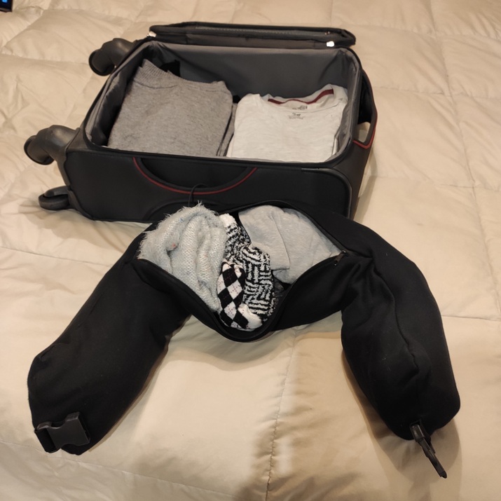 CUELLO ESCONDE ROPA - NEGRO